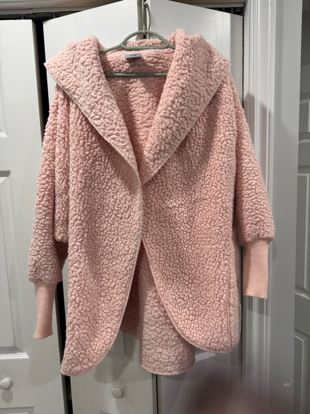 Plush pink warm/cozy shawl with arms and pockets